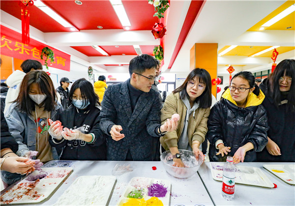 包湯圓，制花燈|熱熱鬧鬧過(guò)元宵